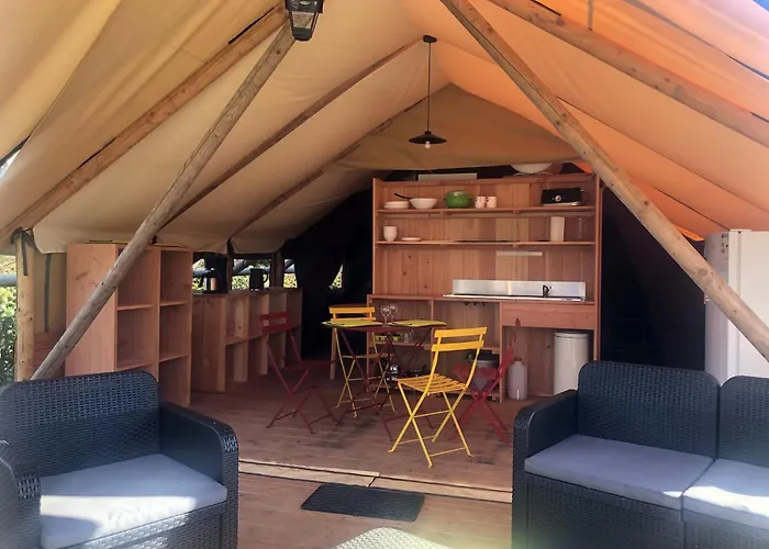 Bois Et Toiles Camping